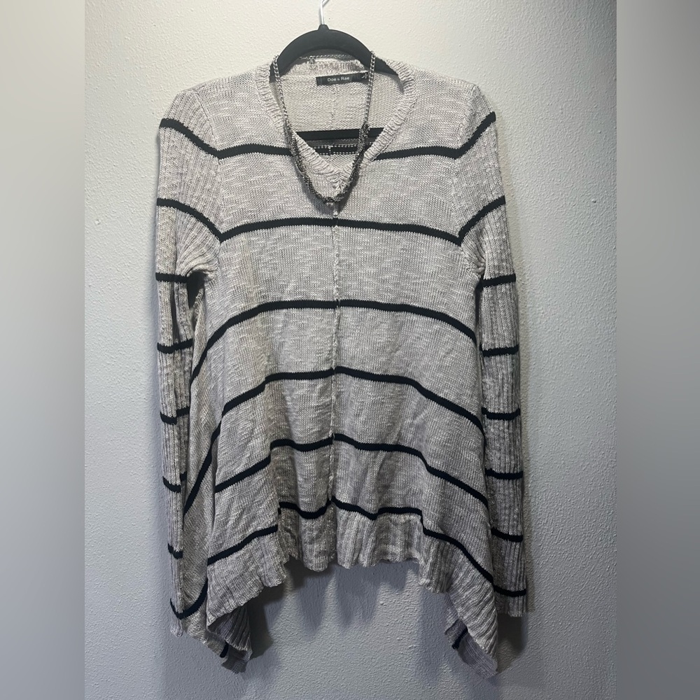 Doe & Rae Beige and Black Sweater